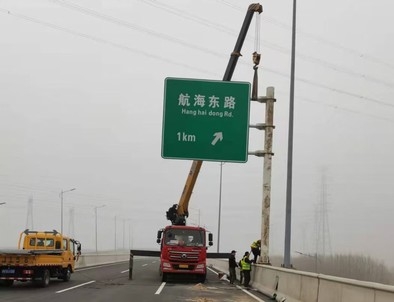 大连大连悬臂式交通标志杆